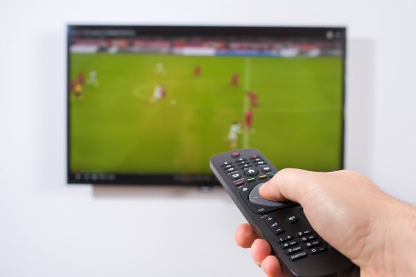 Vivendo o futebol em tempo real: como assistir aos jogos ao vivo pela televisão