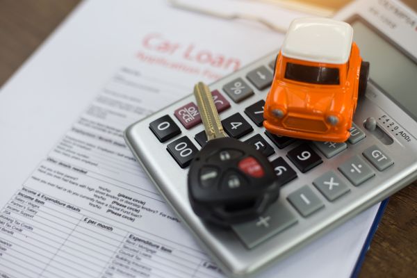 Refinanciamento de veículo: alternativa para obter crédito usando o automóvel como garantia, com condições e prazos negociáveis.